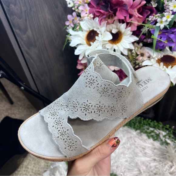 -💙2/$40💙Sesto Meucci Made in Italy Grey Suede Velcro Strap Sandals Size 9 - Picture 15 of 16